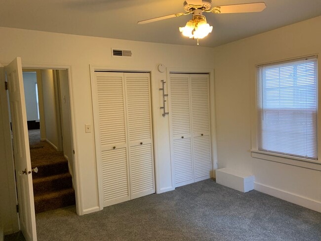 Building Photo - 2-bed home across from Glenn Park!