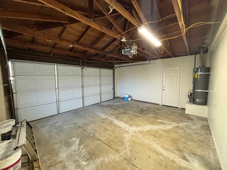 Garage - 2706 Ganges Pl