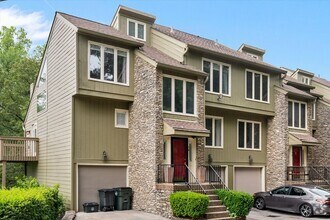 Building Photo - TownHouse In Prospect !