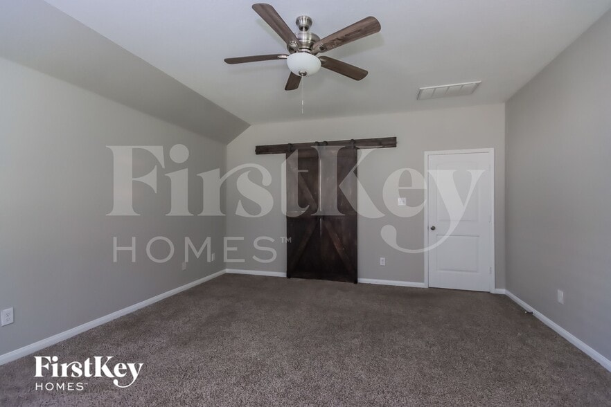Building Photo - 240 Country Crossing Cir