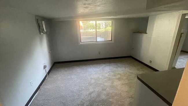 Building Photo - 2342 E 13th St