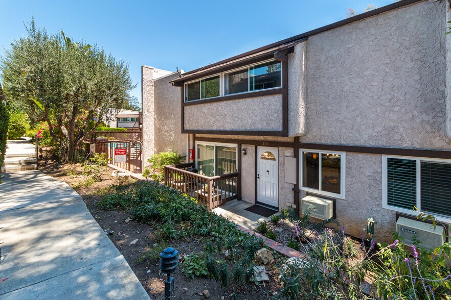 Building Photo - 336 Miraleste Dr