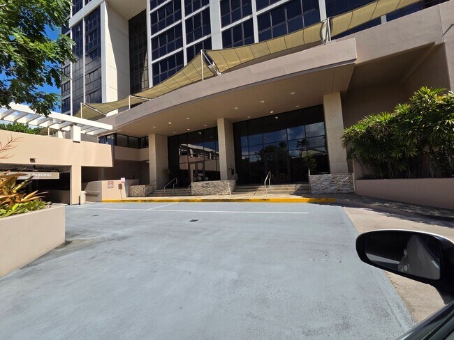 Building Photo - Immaculate Contemporary Living in Kaka‘ako- 2 bedroom, 2 bathroom, 2 covered parking stall, and I...