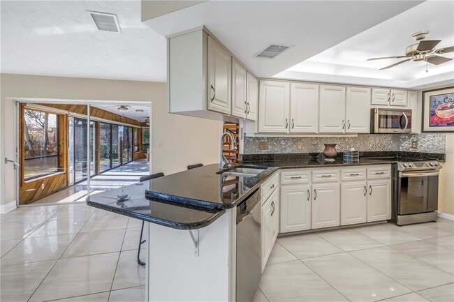 Building Photo - 10073 S Yacht Club Dr