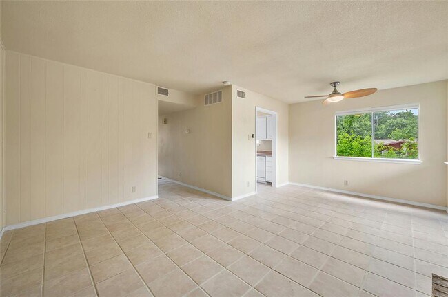 Building Photo - 2316 Montclaire St