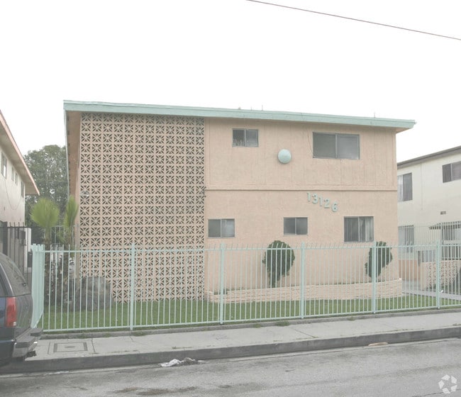Building Photo - 13126 S Vermont Ave