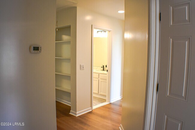 Building Photo - 43 Blue Haw Ct