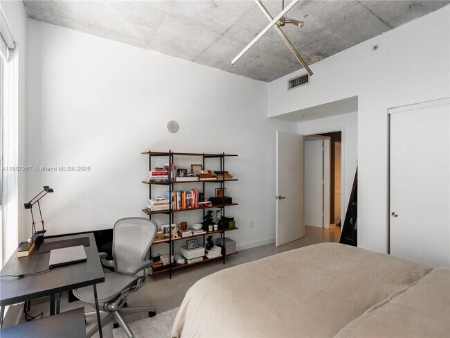 Building Photo - 3449 NE 1st Ave