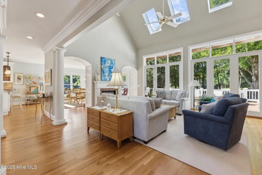 Building Photo - 8700 Thornblade Cir