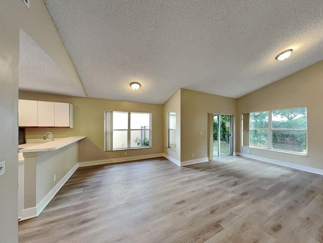 Building Photo - 9220 Arborwood Cir