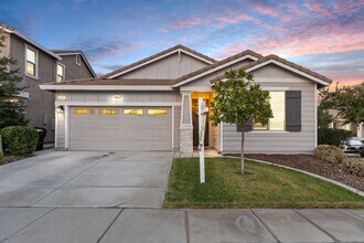 Building Photo - Newer Home on Large Corner Lot with Lots of Natural Light!