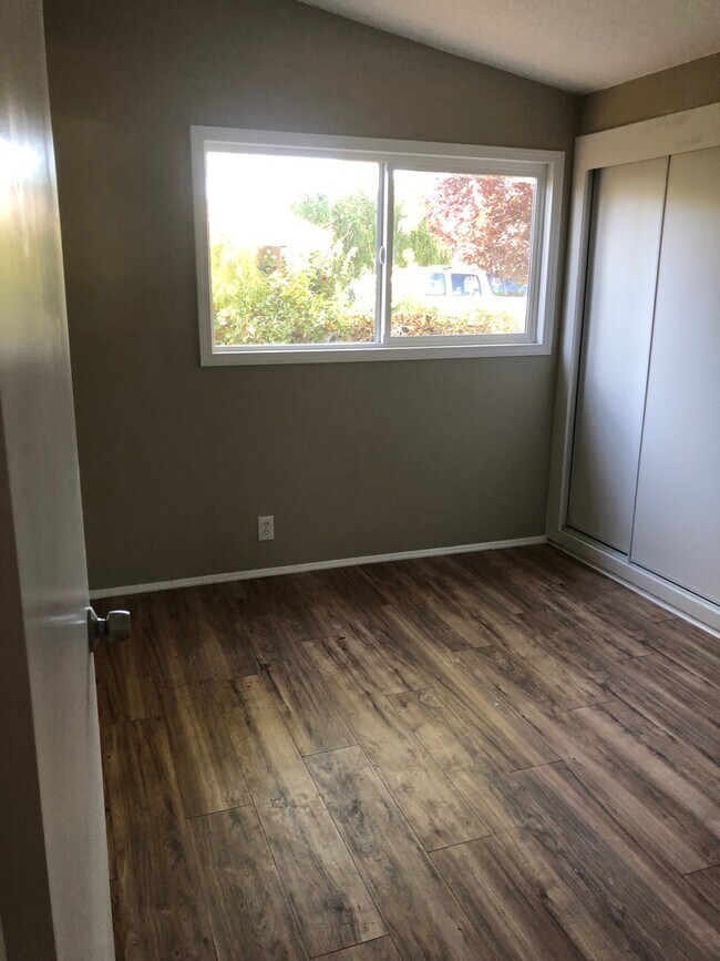 Building Photo - 3138 E Ave Q4