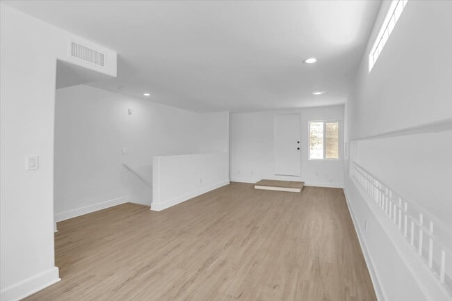 Building Photo - 390 S Sepulveda Blvd