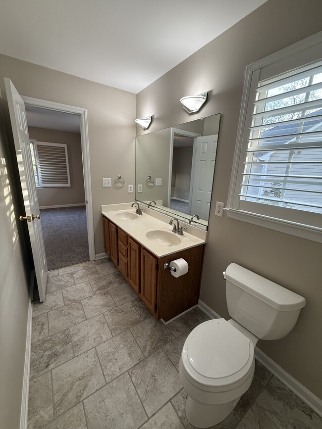 master bathroom - 110 Sudbury Ln