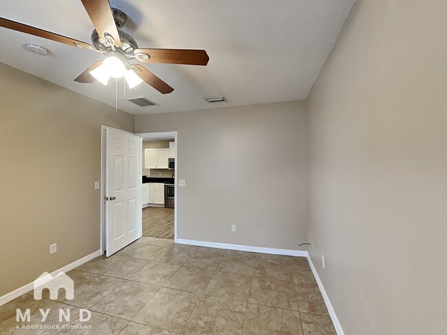 Building Photo - 3217 Spooner Dr