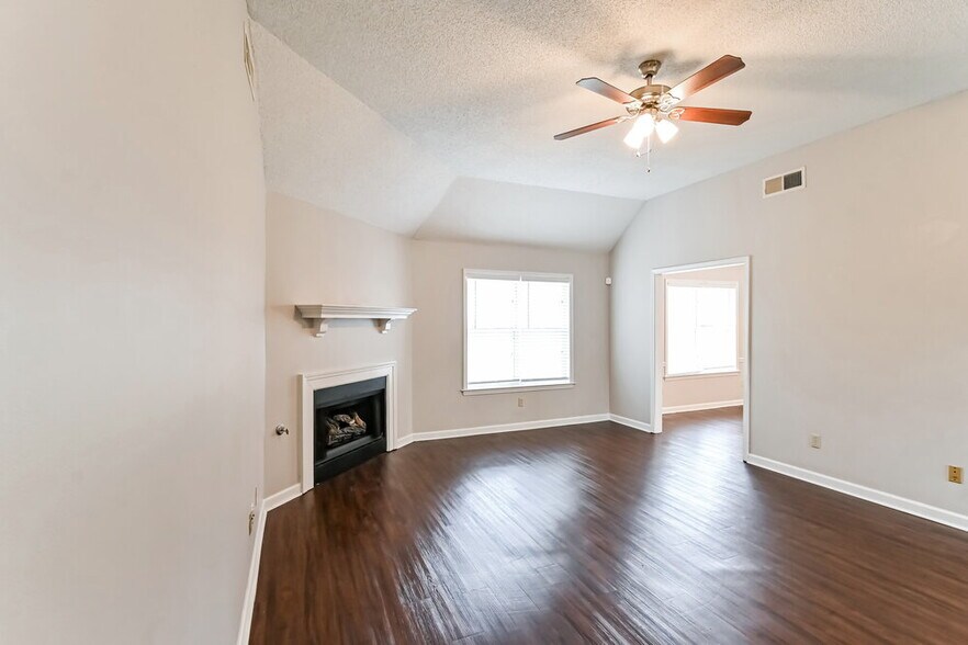 Building Photo - 5929 White Ridge Cir E