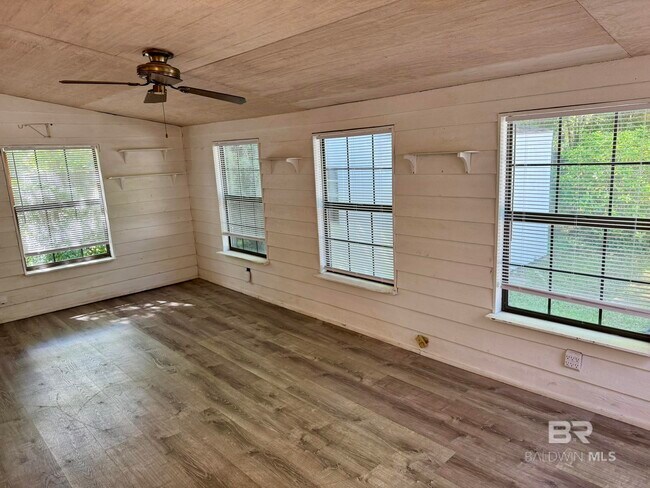 Building Photo - 382 Pecan Ave