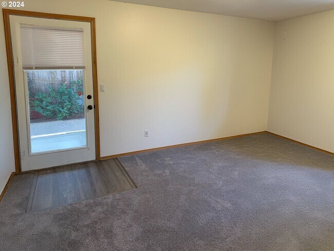 Building Photo - OR226