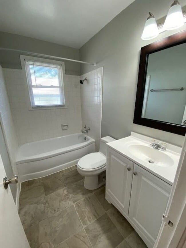 Building Photo - 3 Bed, 2 Bath Corner Lot in Tulsa!