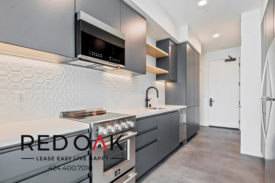 Building Photo - 3450 W 43rd St