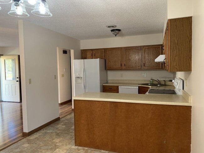 Building Photo - 32 Rabbit Trail Dr