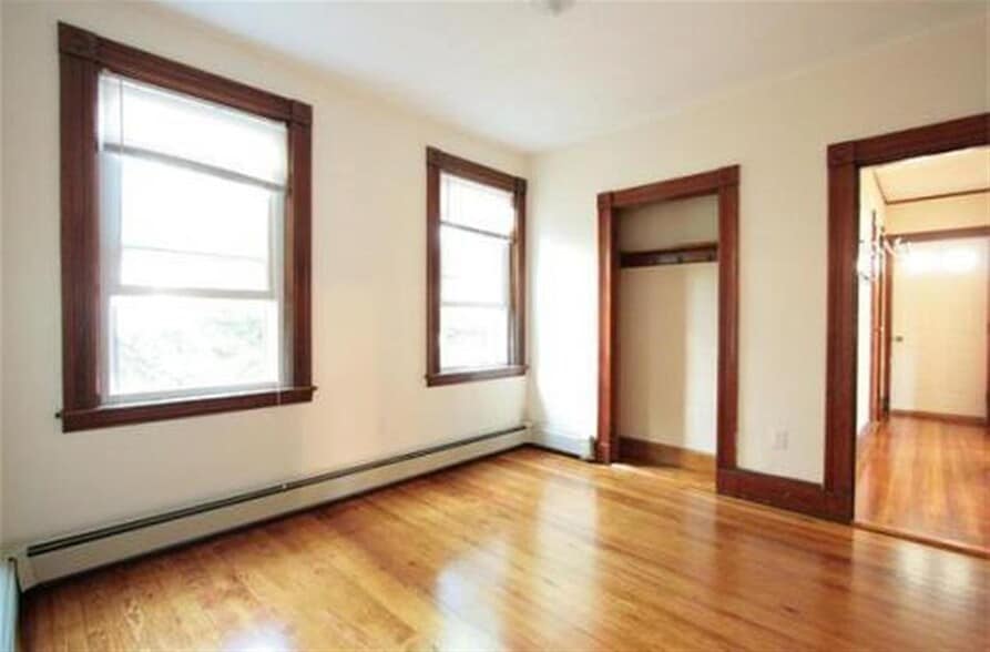 Building Photo - 49 Locke St
