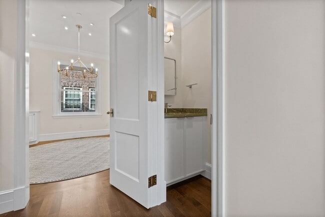 Building Photo - 2 Byron St