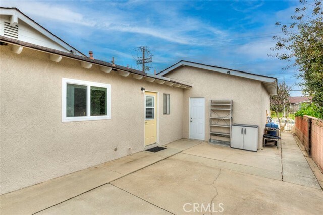 Building Photo - 529 E Avenida De La Merced