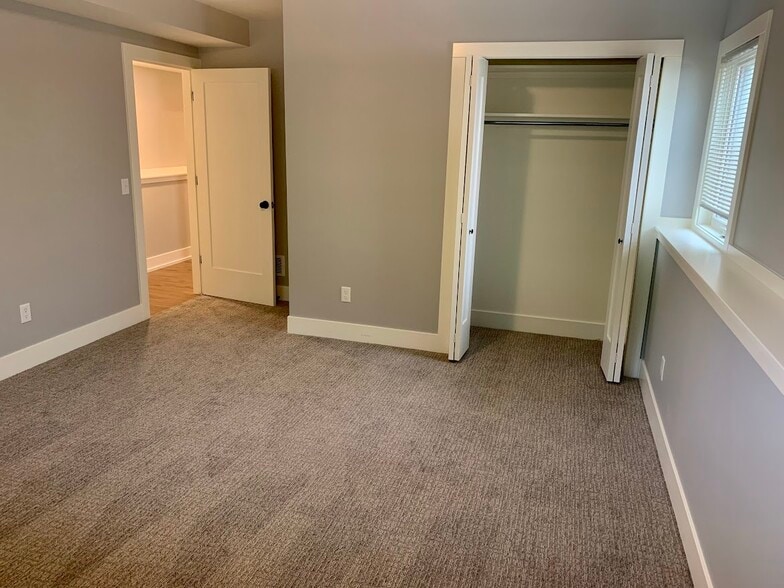 Building Photo - 411 Carpenter Ave NW
