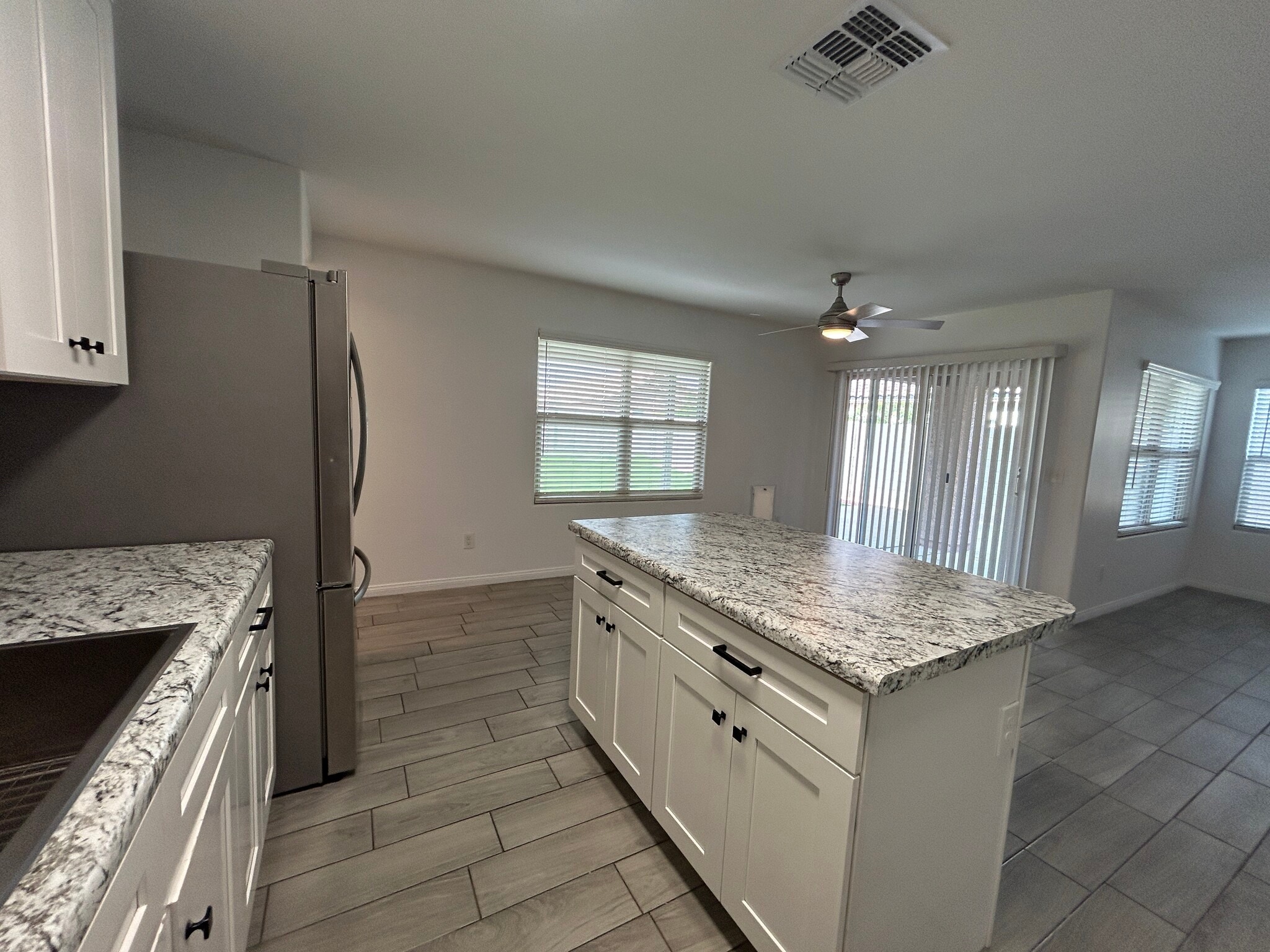 Building Photo - 9208 W Coolidge St