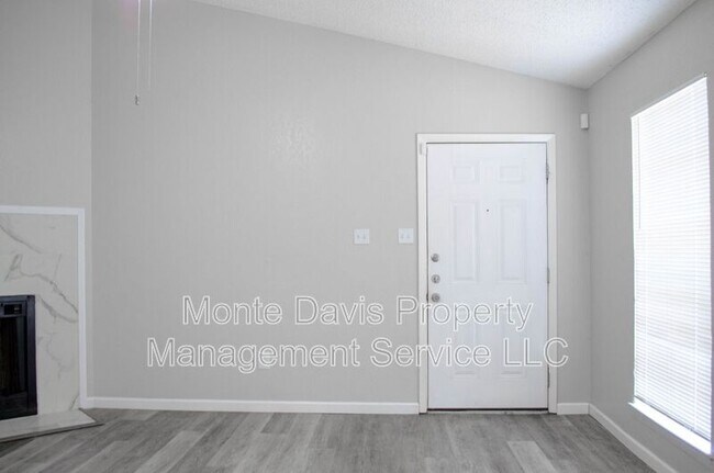 Building Photo - 2306 Fuzz Fairway