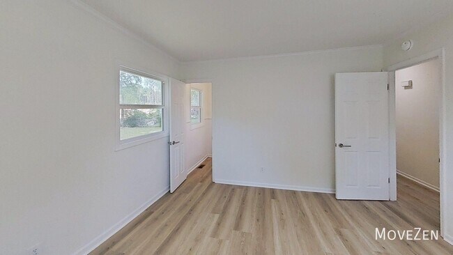 Building Photo - 206 Plaza Dr