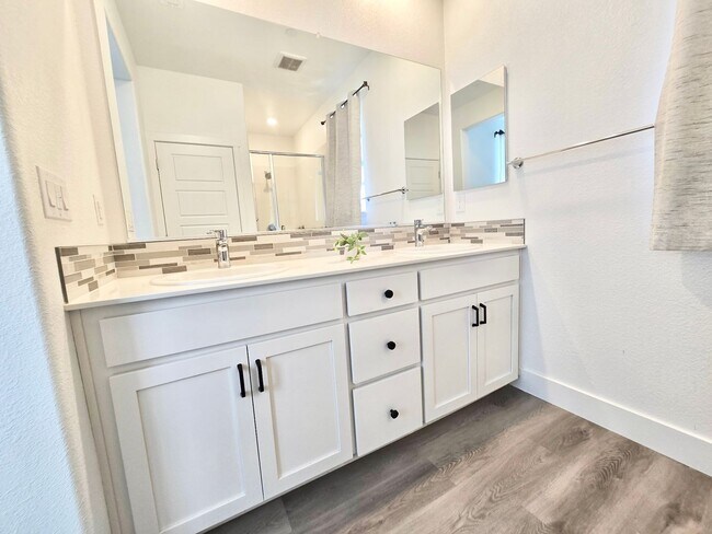 Building Photo - Elegant & Functional – Your Spring Lake Dream Home Awaits