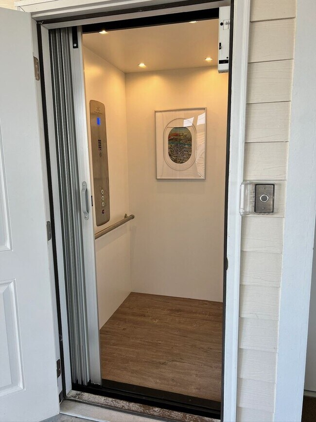 Building Photo - Luxury Coastal Living in Surf City -117 S Boca Bay Ln