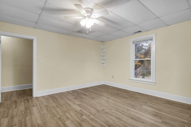 Building Photo - 1110 N Pasteur St