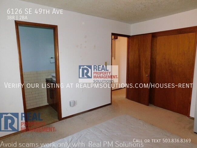 Building Photo - 6126 SE 49th Ave