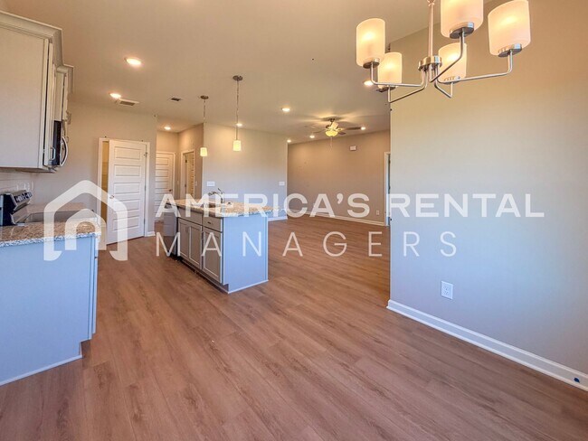 Building Photo - DEPOSIT PENDING!!! - Brand New Three Bedroom Hudson Plan for Rent in Tuscaloosa! Sign a 13-month ...