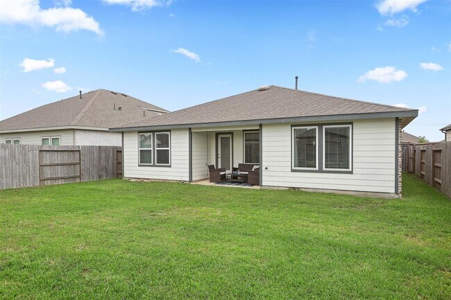 Building Photo - 2709 Golden Palms Ln