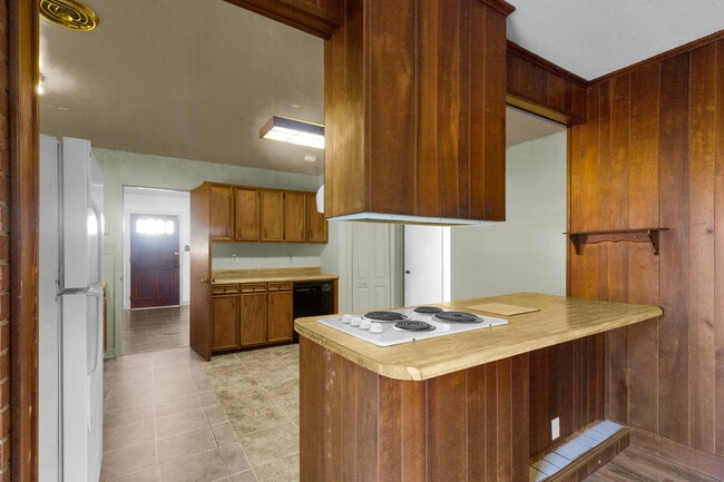 Building Photo - 2307 Woodland Ave