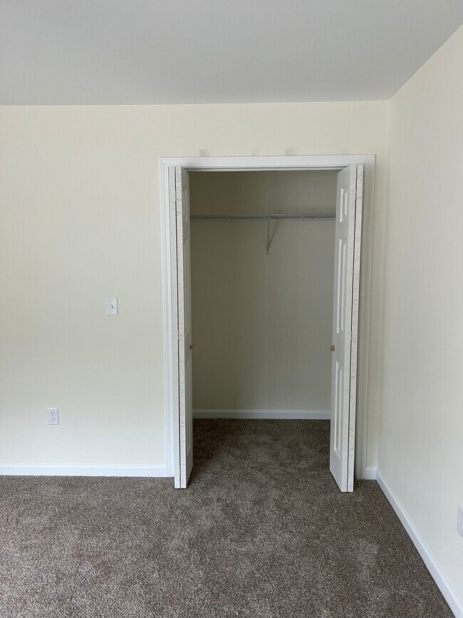 Building Photo - 5 Red Maple Ln