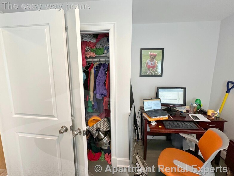 Building Photo - 164 Charles St