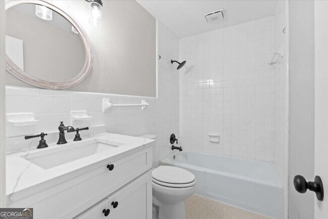 Building Photo - 541 N White St