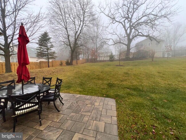 Building Photo - 986 Henry Ave