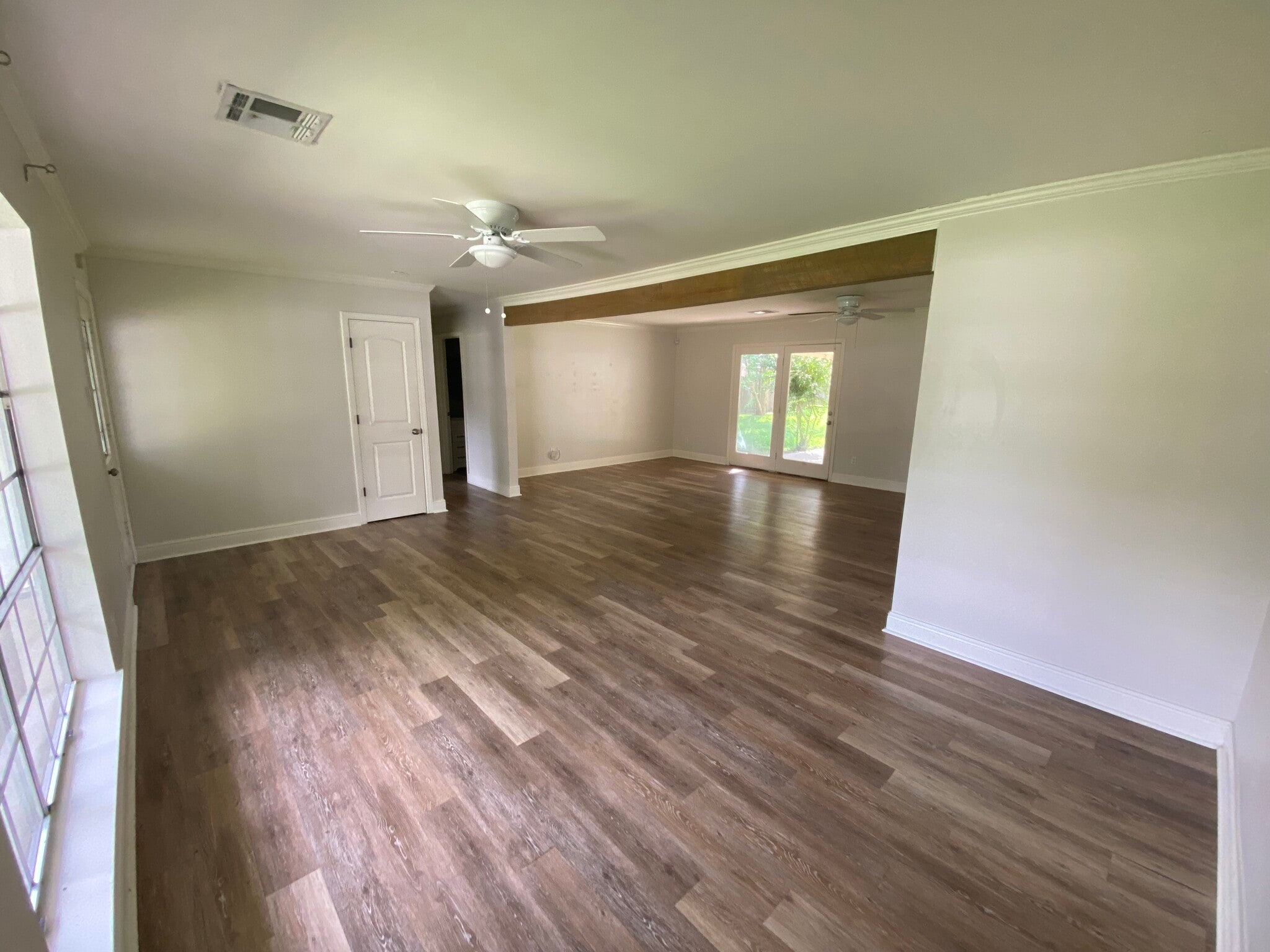 Building Photo - 400 Corona Dr