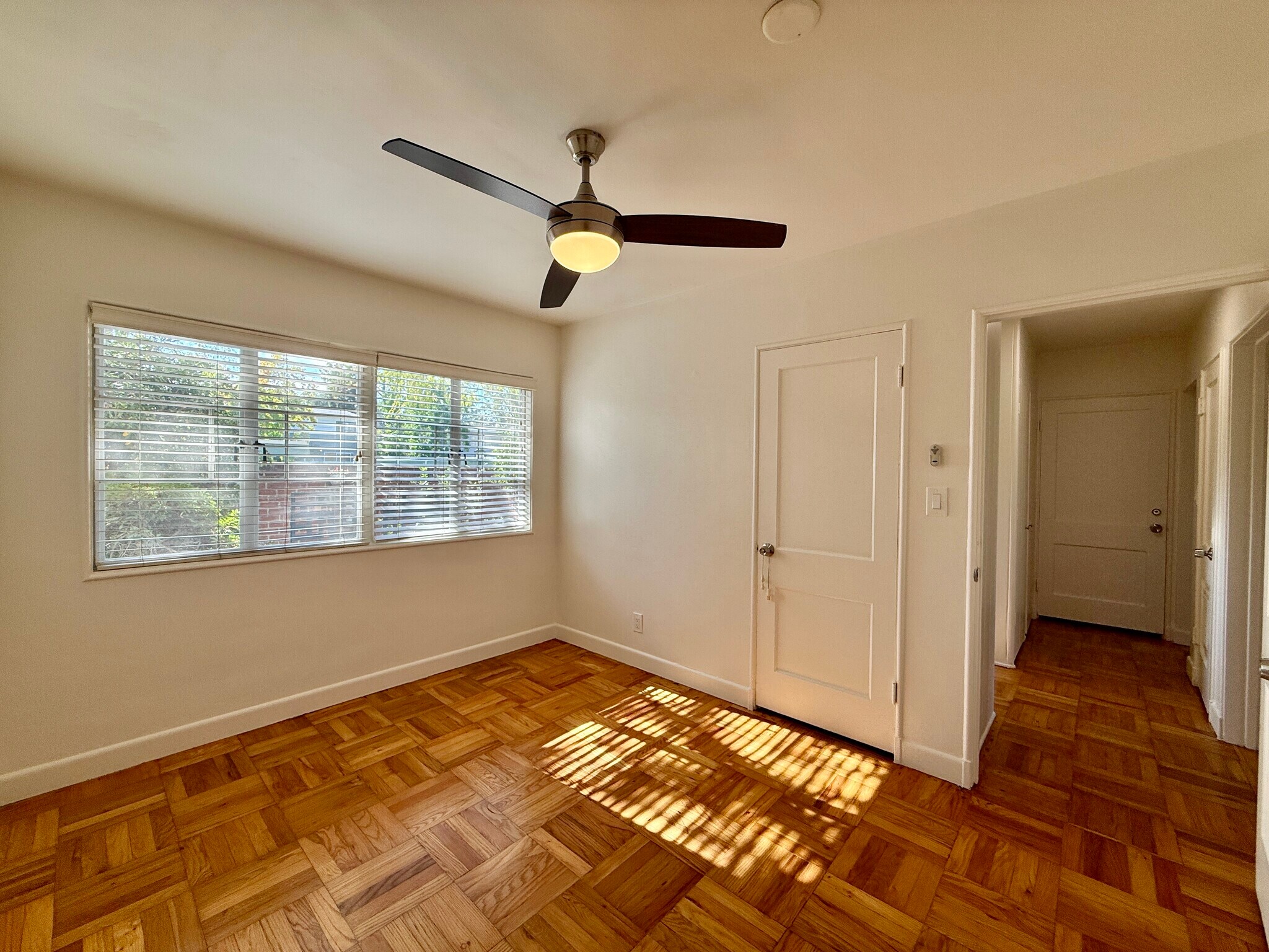 Building Photo - 5262 Village Grn