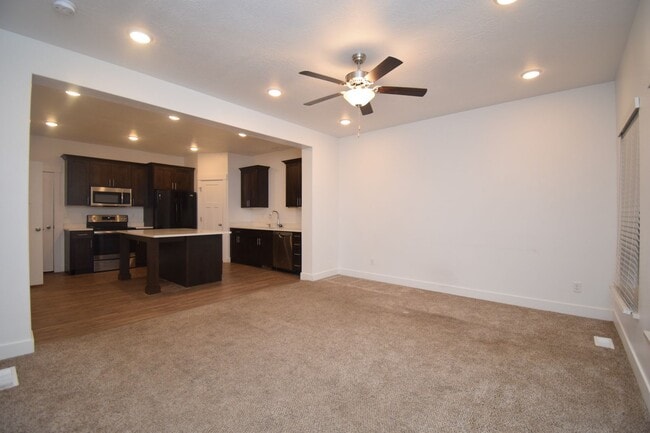 Building Photo - Beautiful 4 Bed Eagle Mountain Home, Near Parks & Paths!!