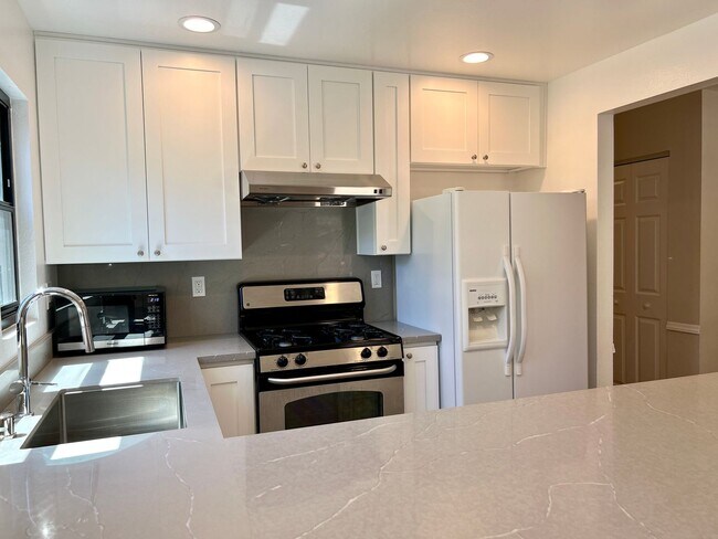 Building Photo - Great Natural light, Treetop Views with 2 Primary Suites plus OFFICE and a 2 car garage, It is li...