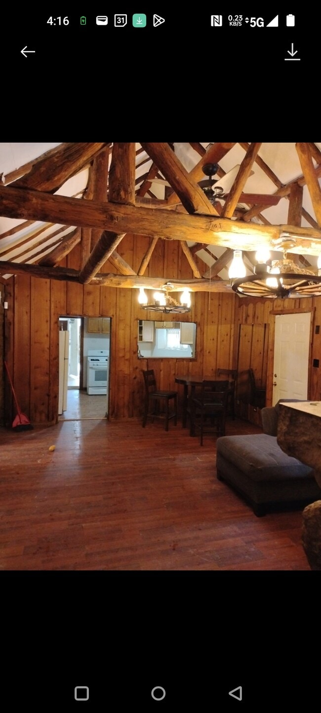 Building Photo - 4900 Parkview Dr