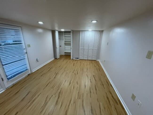 Building Photo - 3811 43rd Ave S