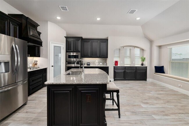 Building Photo - 1324 Thrasher Dr
